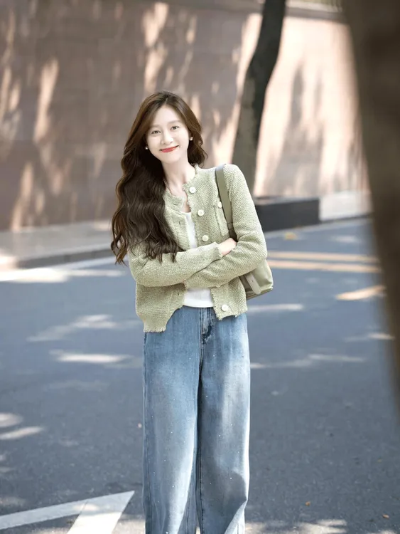 小香风穿搭2025秋季新款软糯针织开衫内搭吊带显瘦高腰牛仔裤套装