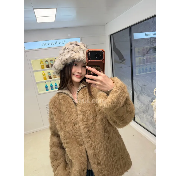 SMILEME【纯白叙事】冬季慵懒风轻奢环保小湖羊皮草外套MA05225411