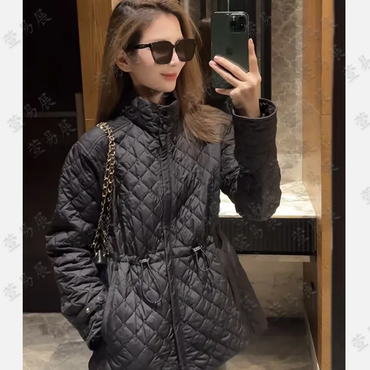 萱易展-90白鹅绒绵羊皮扣菱形格轻奢抽绳收腰显瘦鹅绒服-WT102002