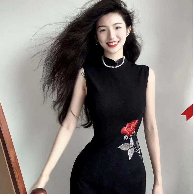 LHMknk1画报夫人原创自制新中式定位花港工无袖旗袍 腰间玫瑰