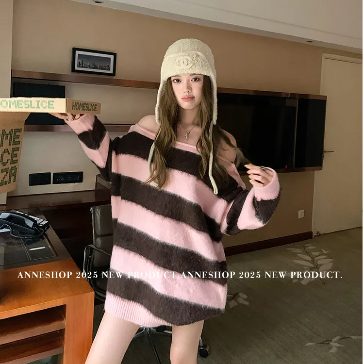 韩系粉色漏肩条纹毛衣女秋冬宽松套头针织上衣条纹宽松慵懒风加厚