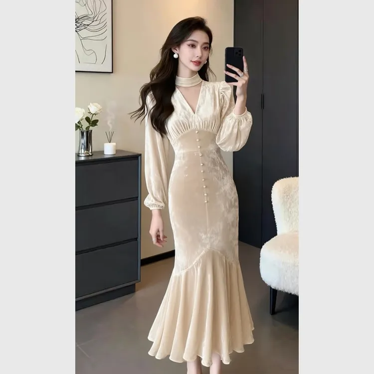 重要场合漂亮裙子女冬法式轻奢高端巨好看气质掐腰杏色丝绒连衣裙