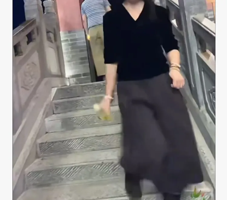 时尚潮流百搭精品女装dgd5490
