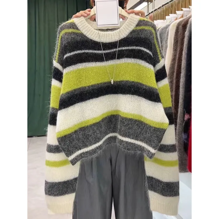 眼前一亮！怒推，韩系设计感彩条针织衫女宽松显瘦百搭圆领别致上衣