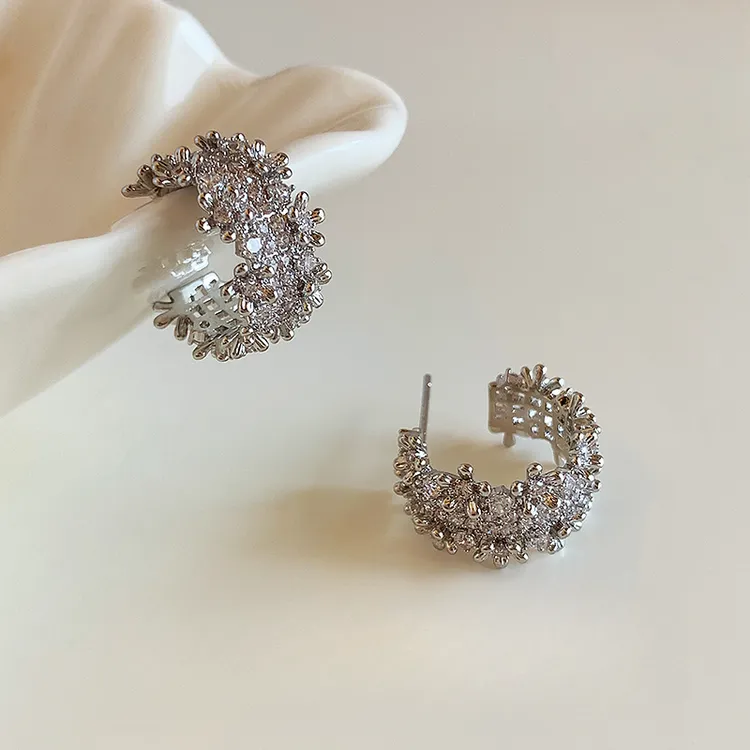 925银耳饰 轻奢高级感超闪满钻耳圈2025新款爆款耳钉轻奢气质耳饰