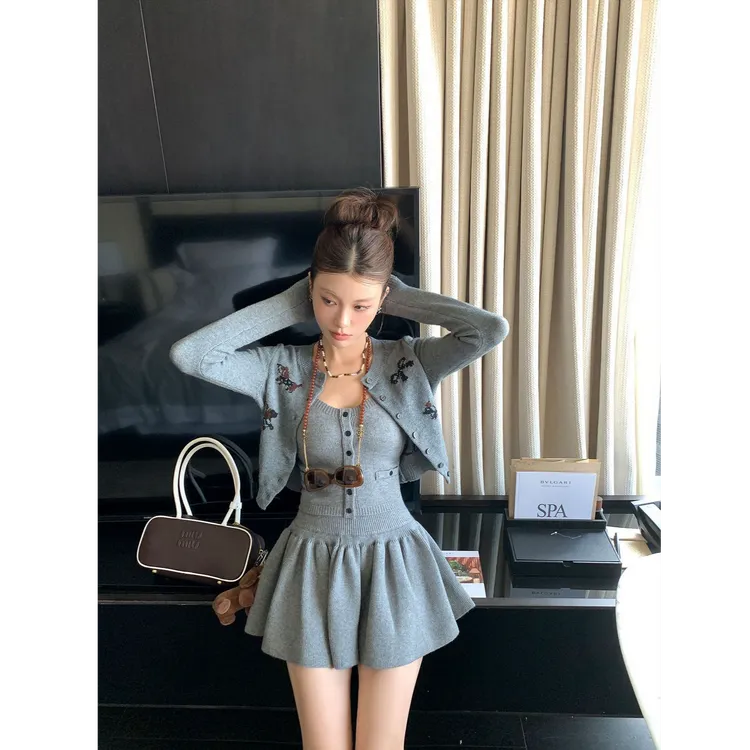 新款松弛感针织连帽休闲两件套时尚秋冬刺绣毛衣开衫阔腿裤套装女