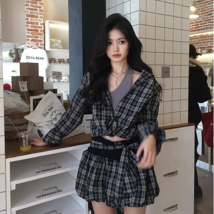 2025春季新款灰色吊带背心女格纹衬衫外套显瘦高腰半身短裙三件套