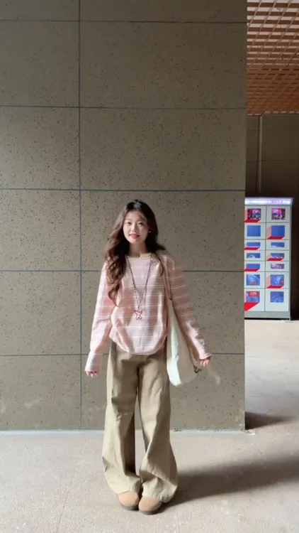 2025早起新款韩系条纹圆领绑带防晒衫气质百搭卡其色休闲裤两件套