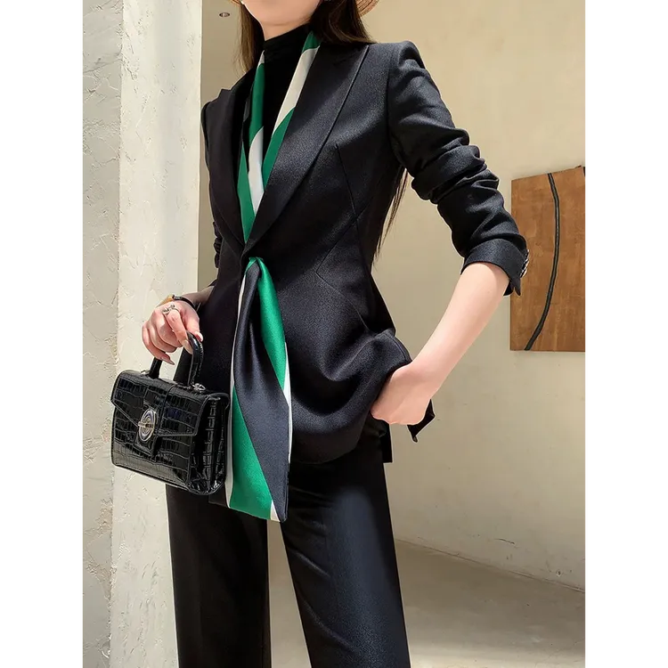 大码女装轻奢黑色西装套装女2025秋季新款时尚职业气质西服两件套