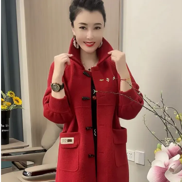 9819外套宽松纽扣中老年女装方领适中常规款轻职风纯色红色