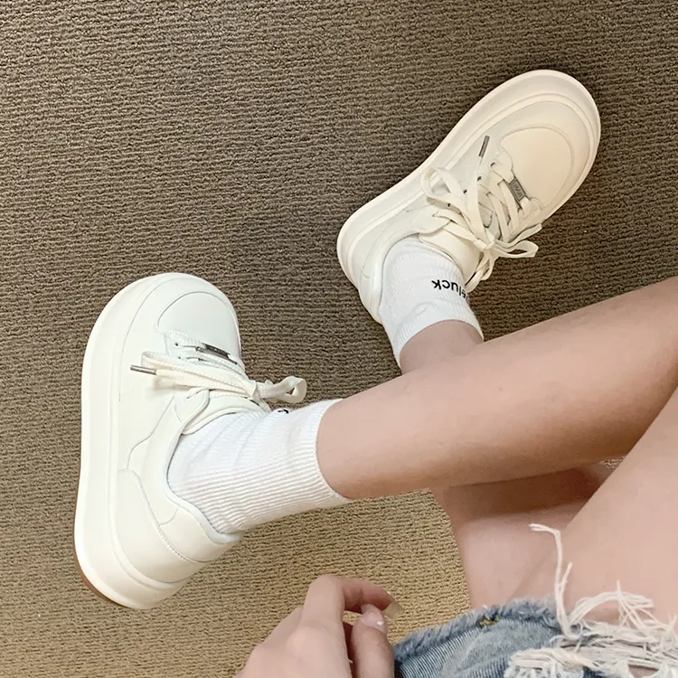 树上有个桃厚底增高白色板鞋女2024夏季新款百搭休闲面包鞋小白鞋