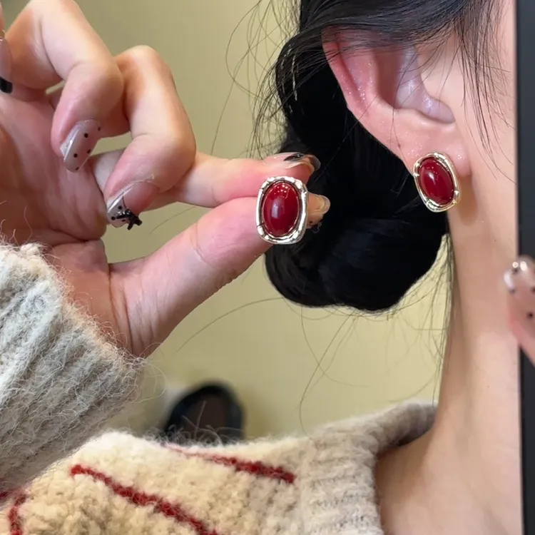 H661 复古港风红色耳钉小众优雅百搭