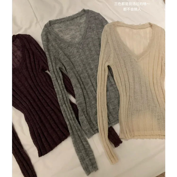 【女友感】马海毛混纺微透镂空坑条慵懒风V领秋冬针织女微修身上衣