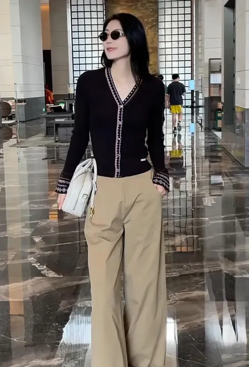 欧货2025柔软亲肤提花针织衫早秋V领开衫女上衣