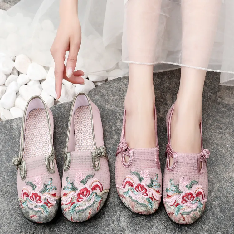 夏季国风绣花鞋女透气平底老北京飞织网一脚蹬舒适鞋