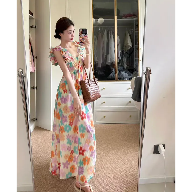 海边度假风独特漂亮小众碎花连衣裙夏季新款温柔飞飞袖收腰长裙子