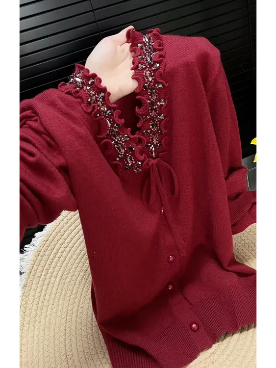 长袖木耳边镶钻V领单排扣红色针织女2025秋冬季季慵懒风减龄开衫