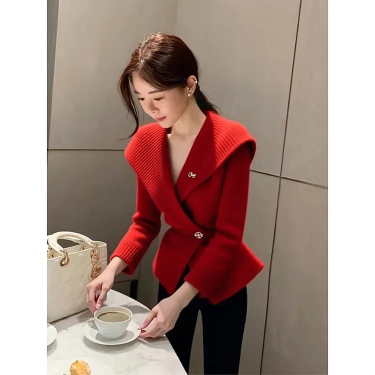过年红色斗篷毛衣女冬季高级感独特漂亮巨好看气质掐腰针织衫上衣