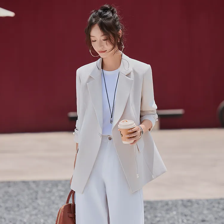 米白色新中式西装外套女秋冬2025新款高级感宽松大码国风西服上衣