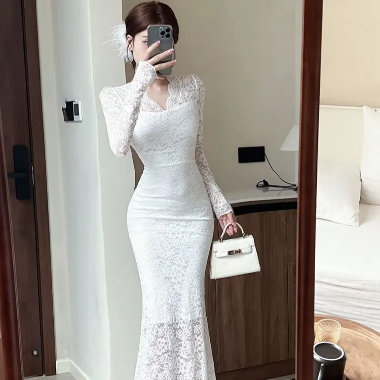 法式温柔风露锁骨蕾丝长袖连衣裙女镂空轻奢收腰显身材长款鱼尾裙