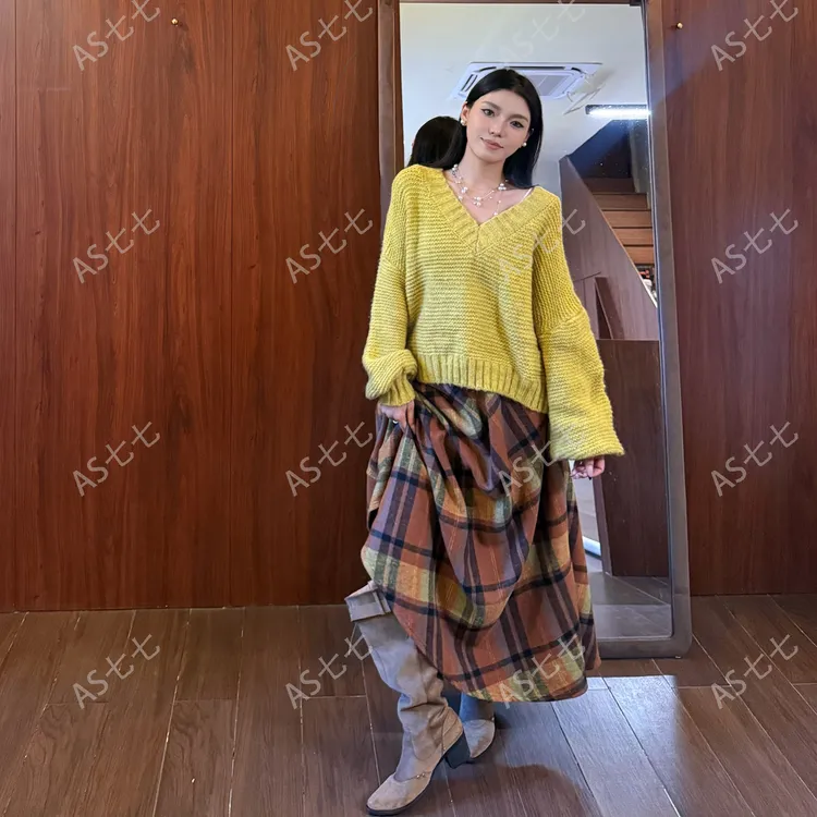 女常规保暖通勤V领毛针织衫休闲百搭110178＋格纹半身裙8668套装