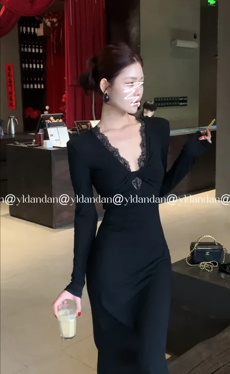 罗曼蒂克法式扭结蕾丝高定复古设计师款百搭秋冬连衣裙3351#