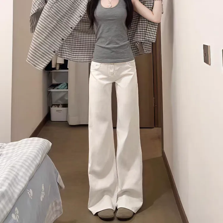 白色不贴腿微喇牛仔裤女2025秋季新款高腰宽松显瘦百搭小个子喇叭
