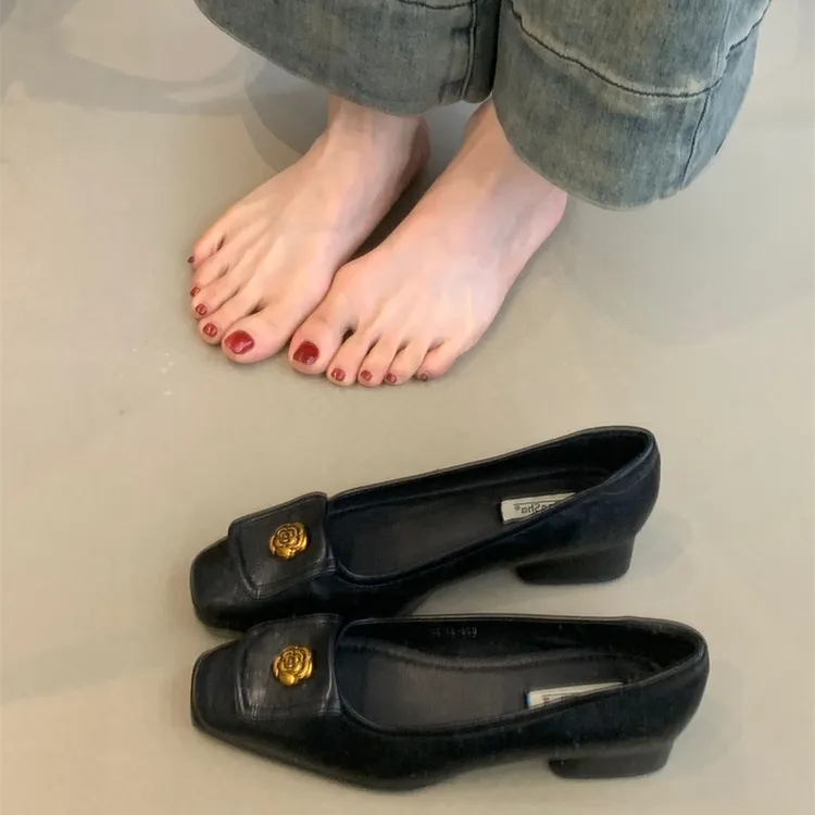 JHS-626-53复古玛丽珍鞋2025春季法式山茶花方头浅口粗跟通勤单鞋