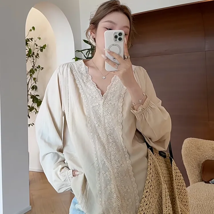 【瘦瘦】春日白开水-大码春夏V领精致刺绣蕾丝边开衫衬衫S01383