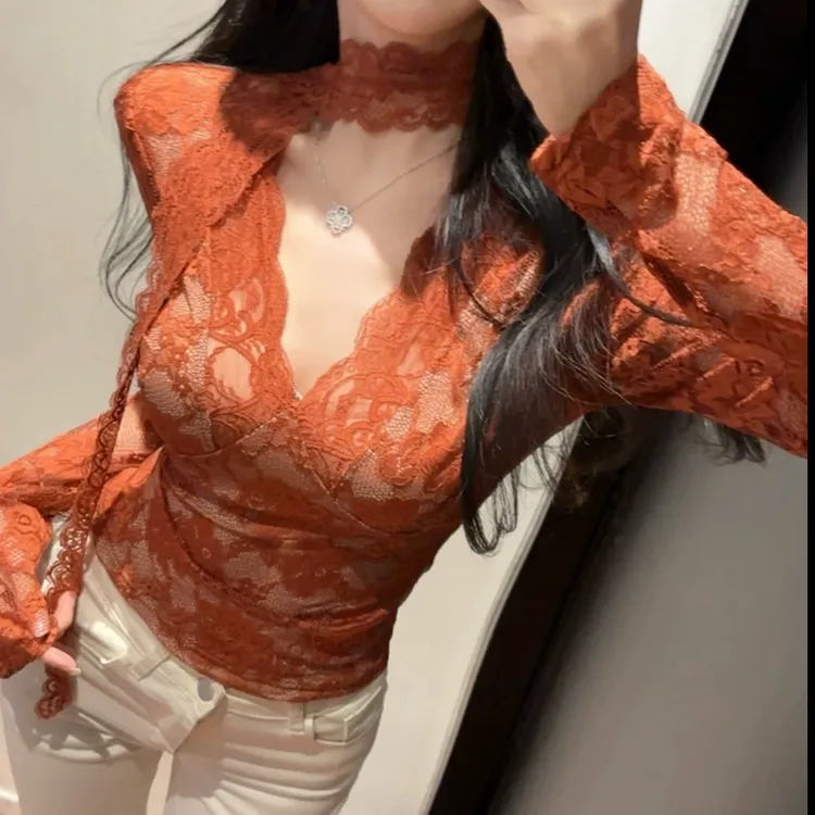 秋冬辣妹女式V领设计感收腰显廋时尚气质别致飘带修身蕾丝上衣女