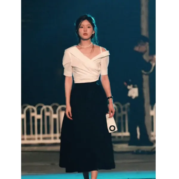 【露思同款】单侧露肩压褶短袖衬衫高级感上衣女百搭黑色半身裙套装