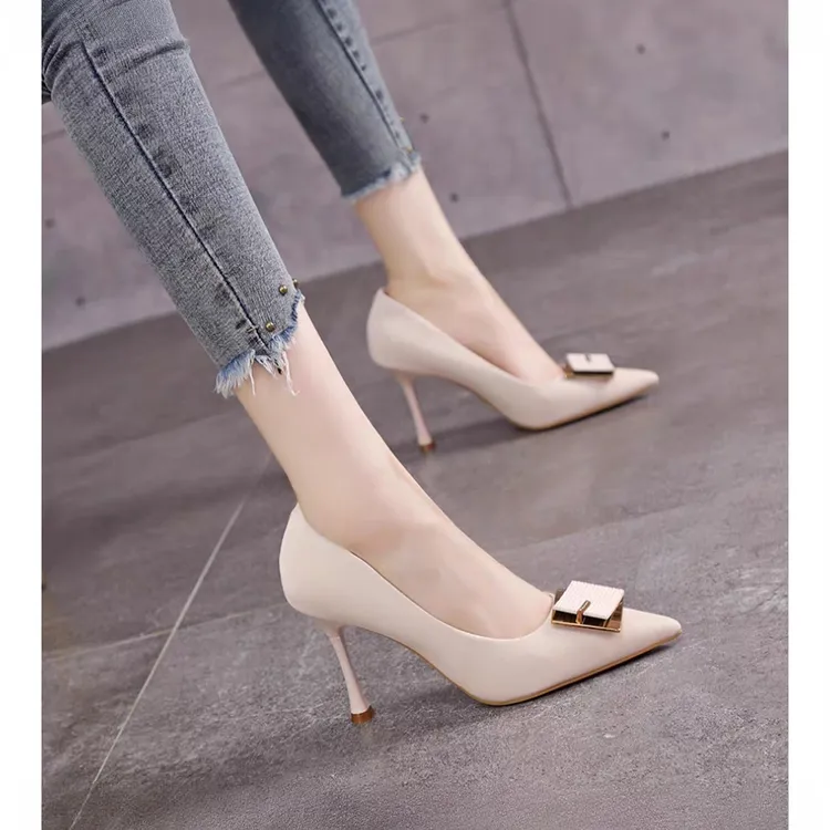 法式小众高级感单鞋女2025春秋新款细跟尖头工作鞋方扣气质高跟鞋