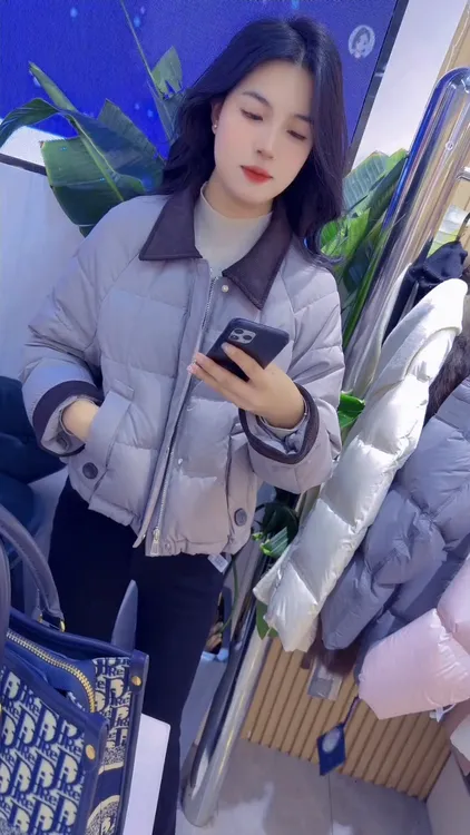 撞色翻领短款棉服外套女2025年冬季新款高级感宽松保暖棉服外套