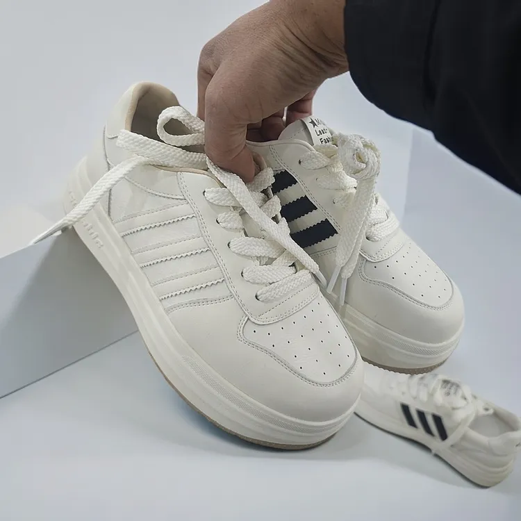 经典简约小白鞋，厚底2cm,两个颜色米黑，米杏36-41码，尺码偏小