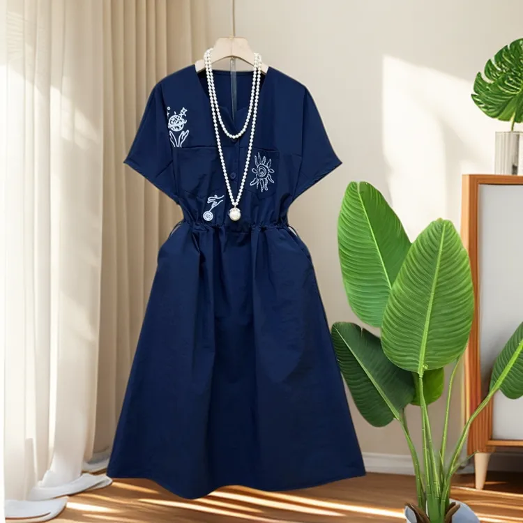 高级感刺绣连衣裙女2025夏装新款洋气巨好看气质收腰减龄长裙