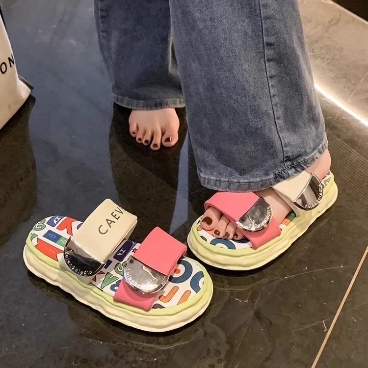 厚底凉拖鞋女外穿2025新款网红大码魔术贴可爱涂鸦沙滩凉鞋踩屎感