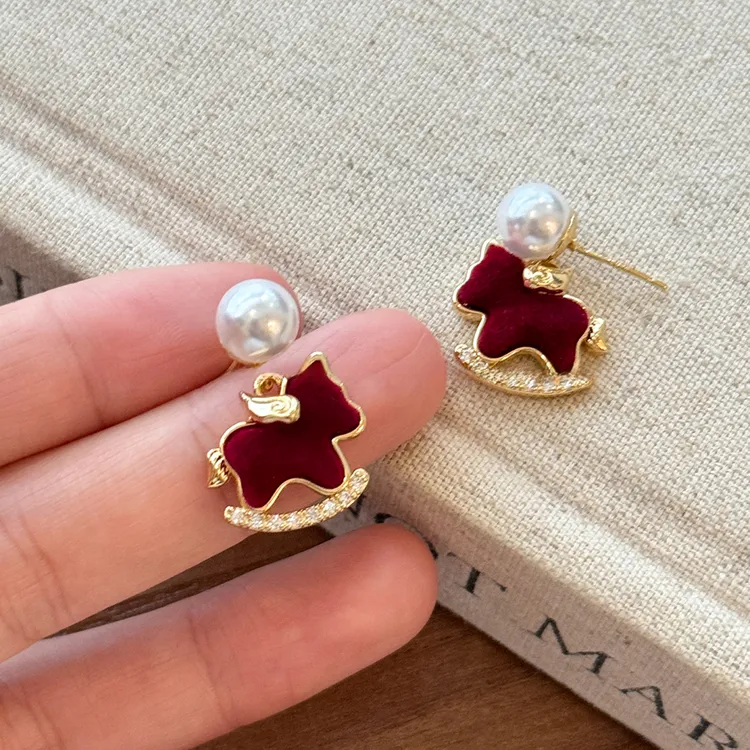 铜合金耳饰 韩系红色丝绒小马珍珠耳环女独特漂亮耳钉气质耳饰品