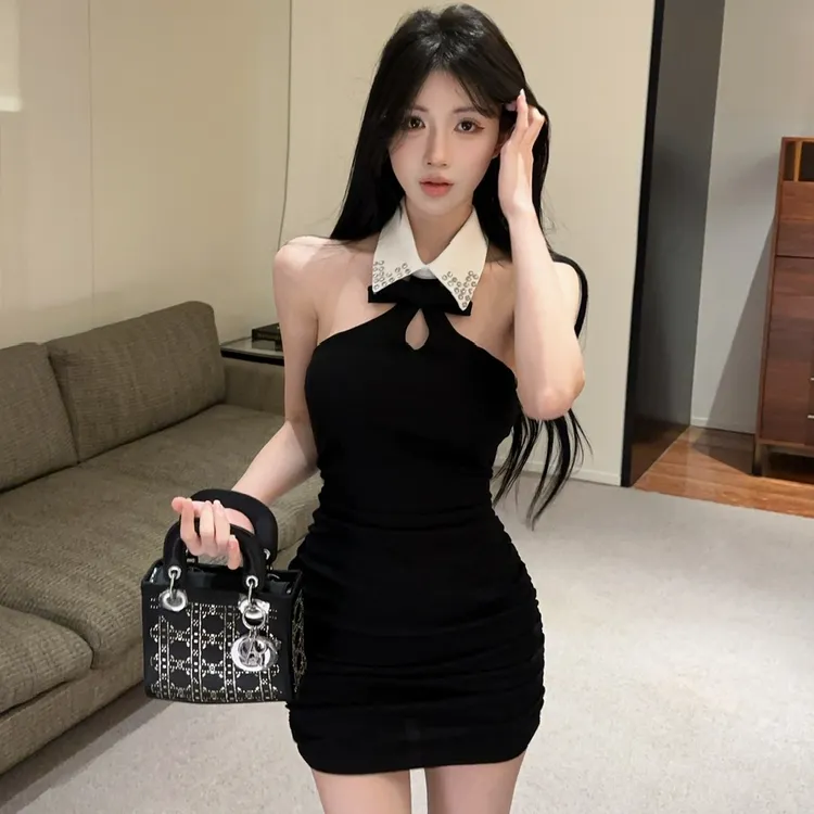 性感辣妹风挂脖撞色领露肩连衣裙小个子修身显瘦夏季新款包臀短裙