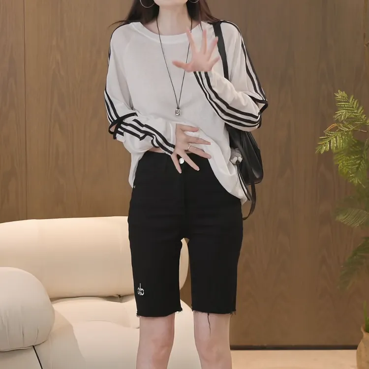 超薄防晒T撞色侧条纹镂空长袖T+字母刺绣毛边牛仔中裤LK2503092