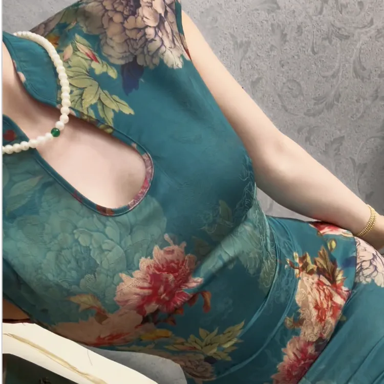 LHMknk1画报夫人原创自制新中式贝壳袖改良旗袍连衣裙蓝绝佳人