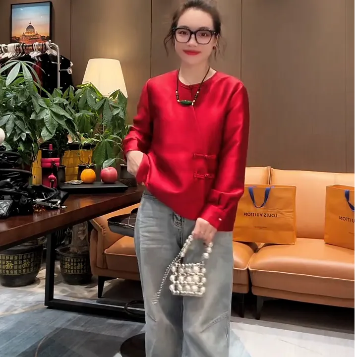 新中式国潮风红色新年战袍打底衫女内搭休闲衣服设计感上衣大码