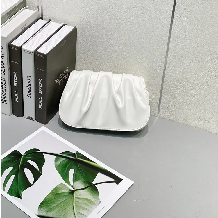 时尚创意褶皱云朵包2025新款小众百搭洋气单肩斜挎简约软皮小方包