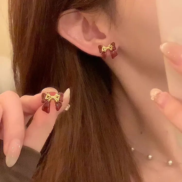 芒果饰品 铜合金耳饰 早秋轻奢安可拉红蝴蝶结耳环女气质耳针耳饰
