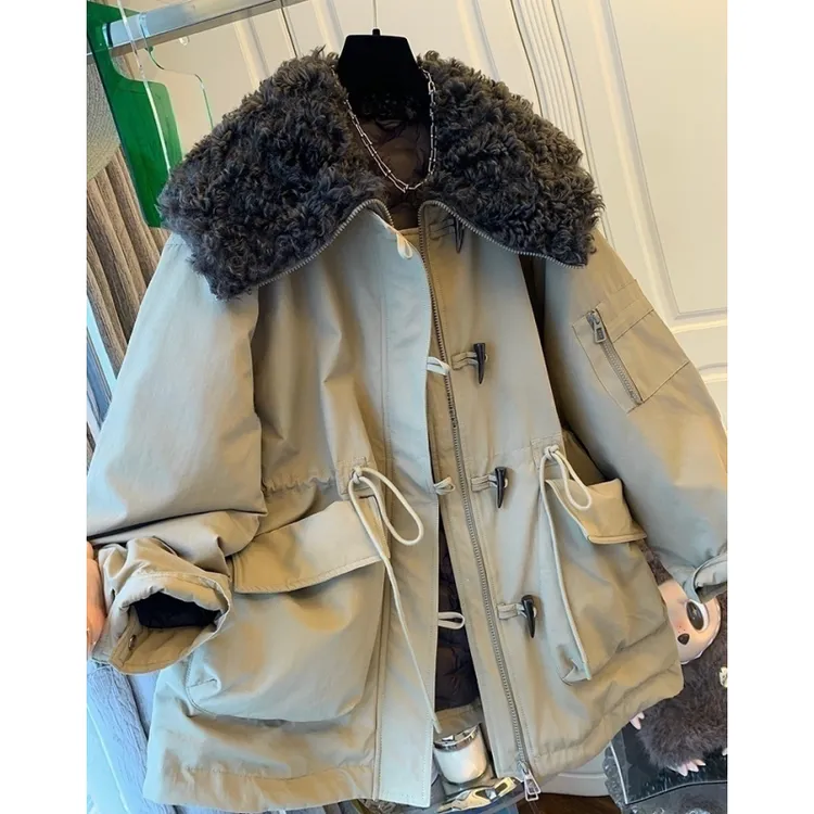 高级感工装风牛角扣拼接设计毛茸茸翻领夹棉厚外套大衣2025冬新款