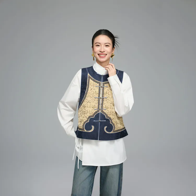 初见十三娘『夔龙黄』国风宋锦马甲中式百搭简约早秋穿搭日常