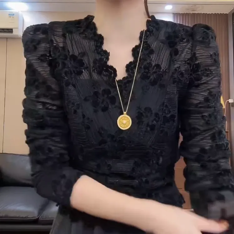 【佳人有约】秋季V领小性感时尚蕾丝气质小上衣LK2507308