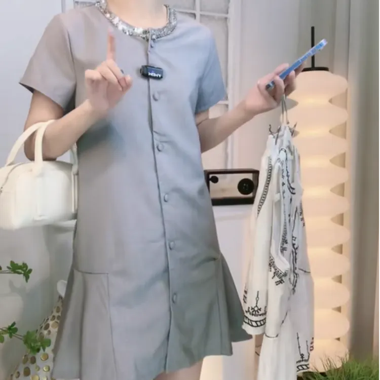 早秋气质亮片领口设计小香风连衣裙刺绣灰色单排扣显瘦连衣裙2530