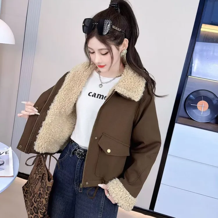 8229衣长55冬季新款带毛领加毛气质宽松时尚加厚保暖休闲女士外套