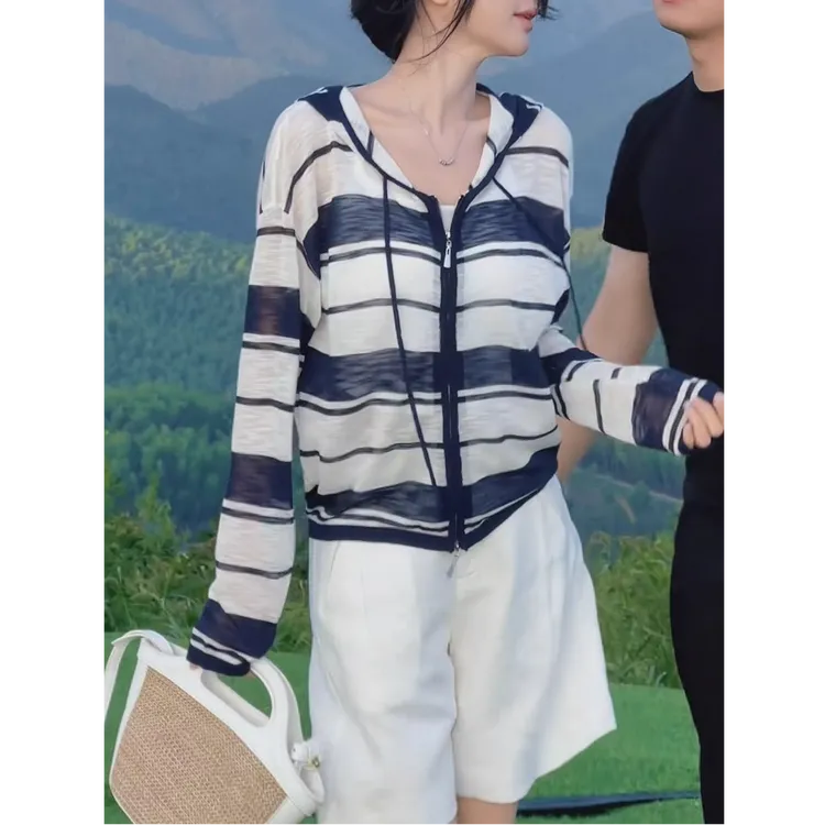 拉链条纹连帽针织开衫女2025新款秋季薄款防晒衫休闲百搭短裤套装