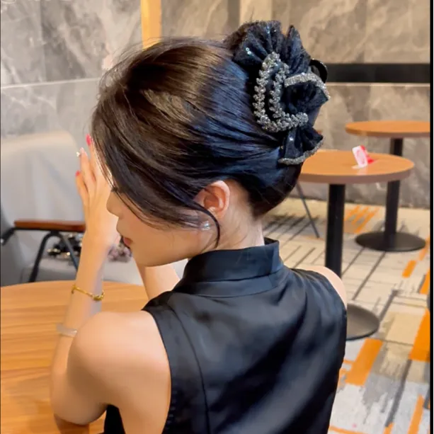 铂思亚上班族发饰赫本王妃发夹洋气可爱治愈小物件鲨鱼夹FB2075
